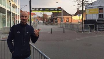 Tom Boonen posa en la salida de la Scheldeprijs en su Mol natal.