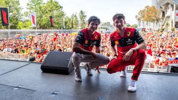 Sainz y Leclerc, con la afición española en Montmeló.