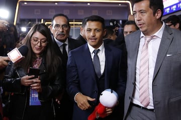 Alexis Sánchez vivió una noche especial en la avant premiere de "Mi amigo Alexis". El tocopillano llegó como una estrella al evento y fue ovacionado por los fans.