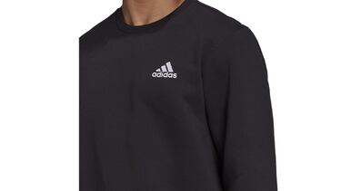Adidas arrasa en Amazon con esta sudadera negra que combina con todo y no para de venderse