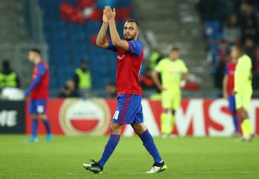 El delantero brasileño es la última muestra del buen trabajo de captación de talentos del Basilea. Con 19 años, Palmearas traspasó a Cabral al Basilea por un millón de euros. En el último mercado invernal, la Fiorentina se hizo con los servicios de Cabral por 15 millones de euros. 