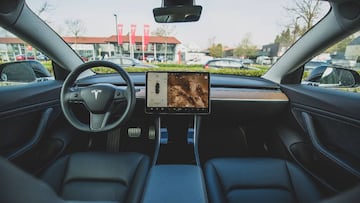 Nueva polémica en Tesla: el vídeo que publicó mostrando un coche que se conduce solo era falso