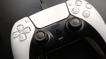 PS5: Sony patenta un sistema de pistas con notas de voz y texto para otros jugadores