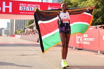 Ruth Chepngetich, tras su victoria en Chicago.