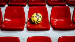 Amarillo fosforito e inspirado en deportes de motor: así es el balón de invierno de LaLiga 25/26