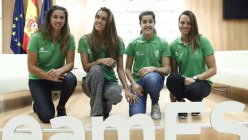 Las deportistas Sara Sorribes, Ona Carbonell, Carolina Marín y Jennifer Pareja, posan durante la presentación hoy del programa Universo Mujer del CSD. EFE/Emilio Naranjo