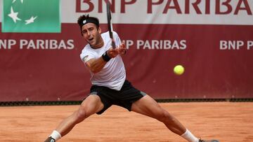 Argentina's Tomas Martin Etcheverry plays a forehand return against France's Ugo Humbert during the final of the ATP Tour Bordeaux tennis tournament in Bordeaux, southwestern France, on May 20, 2023. (Photo by ROMAIN PERROCHEAU / AFP)