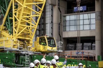 Así avanzan las obras remodelación y modernización del Santiago Bernabéu. Ni las lluvias de elevada intensidad caídas en la capital ni los efectos de la DANA climatológica que están afectando a toda España han frenado el ritmo de las obras cuya finalización está prevista para principio del mes de octubre de 2022, aunque es factible que la finalización de la reforma finalice unos meses antes de lo previsto.