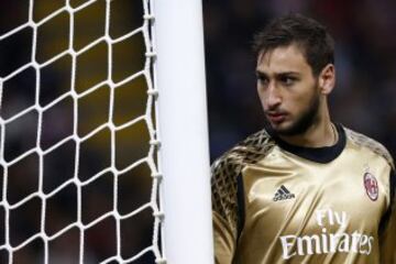Con 18 años recién cumplidos y tras dos buenas temporadas al frente de la portería del Milan, el joven portero internacional italiano se ha convertido en el objetivo de los principales clubes europeos.