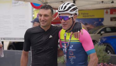 Otra medalla para Scaloni: el DT de la Selección participó de una prueba de ciclismo