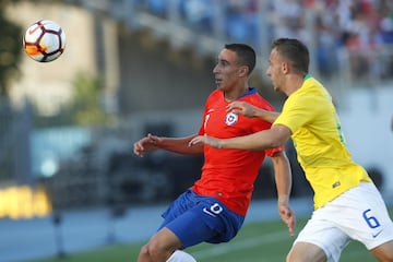 Diego Valencia (19) era uno de los delanteros titulares con Héctor Robles y en el Sudamericano jugó frente a Brasil y Colombia. El delantero de Católica ha sumado 562 minutos en el Torneo Nacional y siempre es una carta para Gustavo Quinteros. Su altura y cómo aguanta la pelota sirven como desahogo para el equipo.