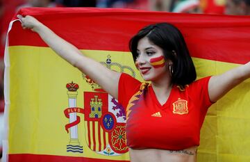 Seguidora española animando a su selección.