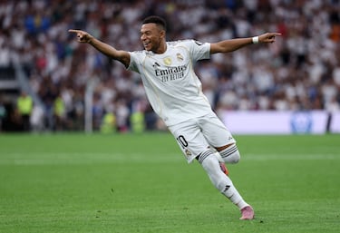 Ni Haaland, ni Lewandowski: Mbappé se queda solo