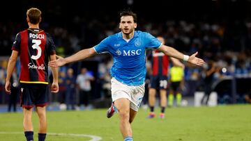 Khvicha Kvaratskhelia celebra un gol