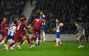 1-4. Virgil Van Dijk marcó el cuarto gol.