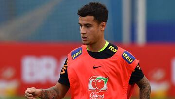 El centrocampista del Liverpool, Phillipe Coutinho, entrenando con Brasil.