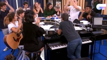 Los concursantes de OT2018 con Manu Guix preparando su himno para esta edici&oacute;n, &quot;Somos&quot;