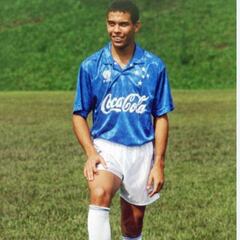 El equipo de los cracks que sonaron y nunca llegaron a Chile