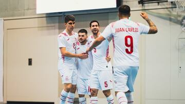 La Selección española celebra uno de sus goles ante Suiza en Berna.