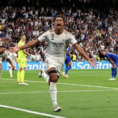 WATCH: Real Madrid players line up to salute Jude Bellingham post-game after late Getafe winner