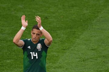 'El Chicharito' sería la referencia dentro del área para rematar como centro delantero. 