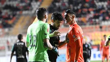Futbol, Cobreloa vs Santiago Wanderers
Decimocuarta fecha, campeonato Ascenso Betsson 2022
David Escalante jugador de Cobreloa en accion contra Santiago Wanderers durante el partido de la primera B disputado en el estadio Zorros del Desierto de Calama, Chile.
12/05/2022
Pedro Tapia/Photosport
********