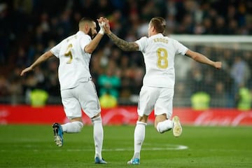 Toni Kroos celebrates his goal with Karim Benzema.