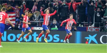 3-1. Antoine Griezmann celebra el tercer gol que marca de penalti en el minuto 68 de partido. 