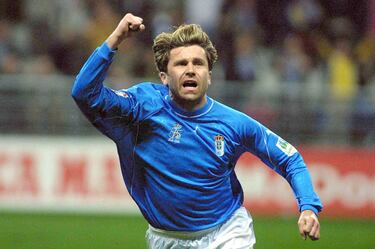 El mediocentro serbio jugó en el filial y en el primer equipo del Atlético de Madrid entre 1996 y 1998, en los que disputó 3 encuentros (13 con el filial). Vistió la camiseta del Real Oviedo desde el 2000 hasta el 2002. En total jugó 60 partidos y marcó 8 goles. 