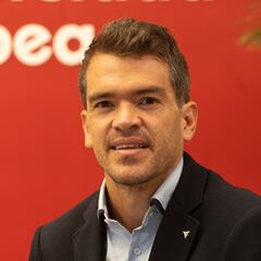 Sebastián Hernández se gradúa de un máster universitario