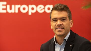 Sebastián Hernández se gradúa de máster universitario