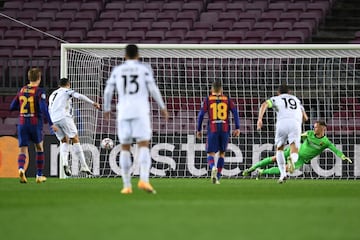 Cristiano Ronaldo anotó el 0-3 también de penalti.