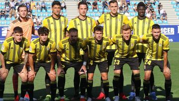 Formaciion inicial del Real Oviedo durante el partido amistoso entre la SD Ponferradina y el Real Oviedo disputado en el Estadio de El Toralin en Ponferrada.Foto Luis de la Mata