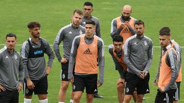 Los jugadores de la Ponferradina, mentalizados para ganar en Fuenlabrada.