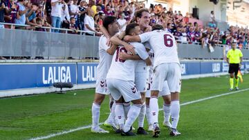 El Eibar celebra el gol de Aketxe en Lezama