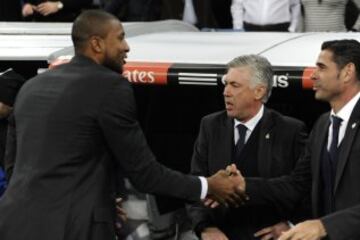 El Real Madrid de baloncesto ofreció la Copa del Rey a la afición del Santiago Bernabéu. Slaughter, Ancelotti y Fernando Hierro.