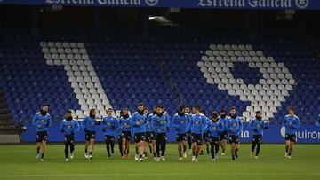 Entrenamiento Deportivo de La Coru&ntilde;a. riazor grupo corriendo