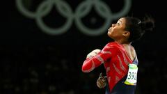 La gimnasta Gabrielle &#039;Gabby&#039; Douglas compite durante los Juegos Ol&iacute;mpicos de R&iacute;o 2016.