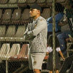 “No le tenemos miedo a la presión”: tiene 32 años, es DT hace meses y enfrentará a la U