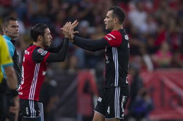 Atlas logró un triunfo que no lo sacó del penúltimo lugar de la tabla general, pero sí lo llevó a su permanencia en el máximo circuito. El equipo rojinegro puede pensar en su próximo duelo ante Chivas en el Clásico Tapatío sabiendo que seguirá un año más en la Liga MX. Del otro lado, los ‘Gallos’ ya disputarán sus siguientes por puro compromiso, pues ya no aspiran a liguilla ni a descender. 