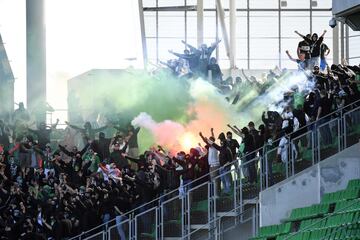 Partido a puerta cerrada como castigo a los altercados en el partido anterior del Saint Etienne. A pesar del castigo los ultras se colaron el estadio.