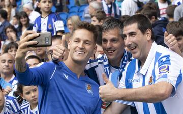 Tras acabar su contrato con el Athletic en junio de 2019 firmó libre por la Real Sociedad