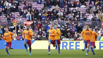 Adama y Ferran, con De Jong en el centro.