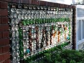 Recoge 60.000 botellas de cristal defectuosas en 1941 y construye una casa convertida en museo