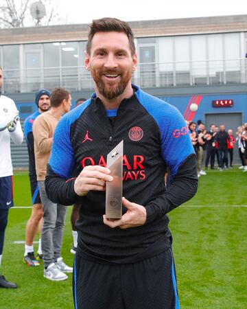 El delantero argentino del PSG ha recibido un premio de su club tras haber ganado la Copa del Mundo 2022.