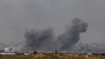 Smoke rises over Gaza, amid the ongoing conflict between Israel and the Palestinian Islamist group Hamas, as seen from southern Israel, December 7, 2023. REUTERS/Athit Perawongmetha