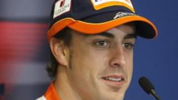 Alonso se presenta en Valencia con el objetivo de "acabar la carrera sí o sí".