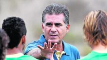 <b>POLÉMICO. </b>Queiroz vuelve a perjudicar al Madrid con su decisión.