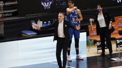 Roberto &Iacute;&ntilde;iguez, en la final de la pasada Liga Femenina al frente del Perfumer&iacute;as Avenida de Salamanca.