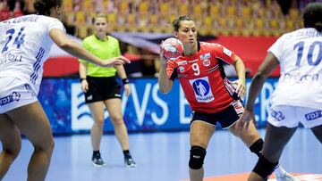 Las lágrimas de Nora Mork desatan la alarma en Noruega